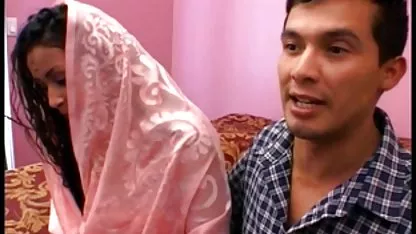 વિદ્યાર્થી જુસ્સાદાર ઊંડા blowjob વ્યક્તિ બનાવે છે