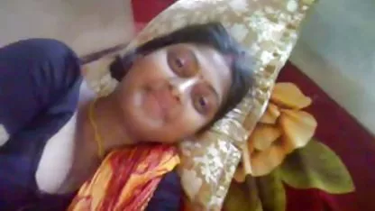 રશિયન મહિલા તેના પાડોશીને ઊંડા blowjob બનાવે છે જ્યારે તેના પતિ ઘરે નથી