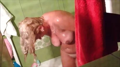 મોટા tits સાથેની pussy pussy બચ્ચાઓએ કુદરત પર અધિકાર ઠીક કર્યો