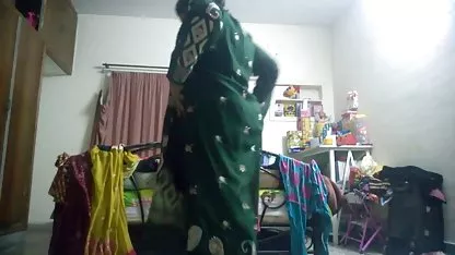 છોકરી એક ઊંડા blowjob લે છે, એક ગુલાબી યોનિમાં એક મજબૂત મૂર્ખ અને કમ નોંધાયો નહીં
