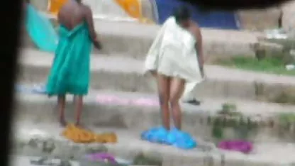 સફેદ જાસૂસી નાના tits સાથે સોનેરી તેના પ્રેમી સાથે ઘરે fucks
