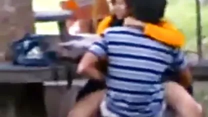 શરમંદેદેવ્કાએ શરમજનક રીતે નાના tits સાથે pussy માં લાંબા ડિક ચલાવ્યો