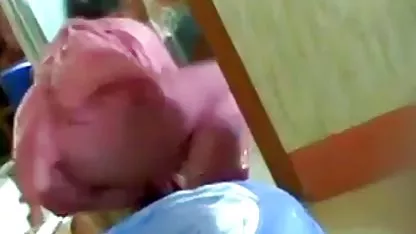 એલિઓના એક ગુલાબી pussy બંધ jerks, અને પછી તે એક હેરાન રસોઇયા માંથી મજબૂત ડિક નહીં