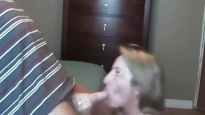 એમઆઈએલએફએ તેના pussy ધોયા છે જેથી વ્યક્તિ કુની કરવા અને છિદ્રને માફ કરવા વધુ સુખદ બનશે