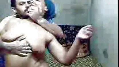Privokzalnaya વેર અજાણી વ્યક્તિ પાસેથી ડિક sucks અને વાહિયાત shaved વુડ દો